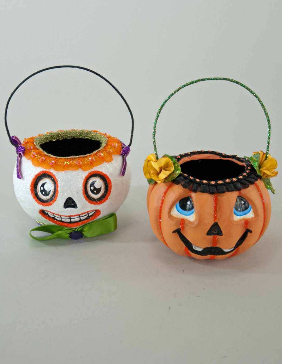 A fabolous decoration to buy in UK - Katherine's Collection 28-828387 Pumpkin Patch Mini Pumpkin Containers - Assortment of 2